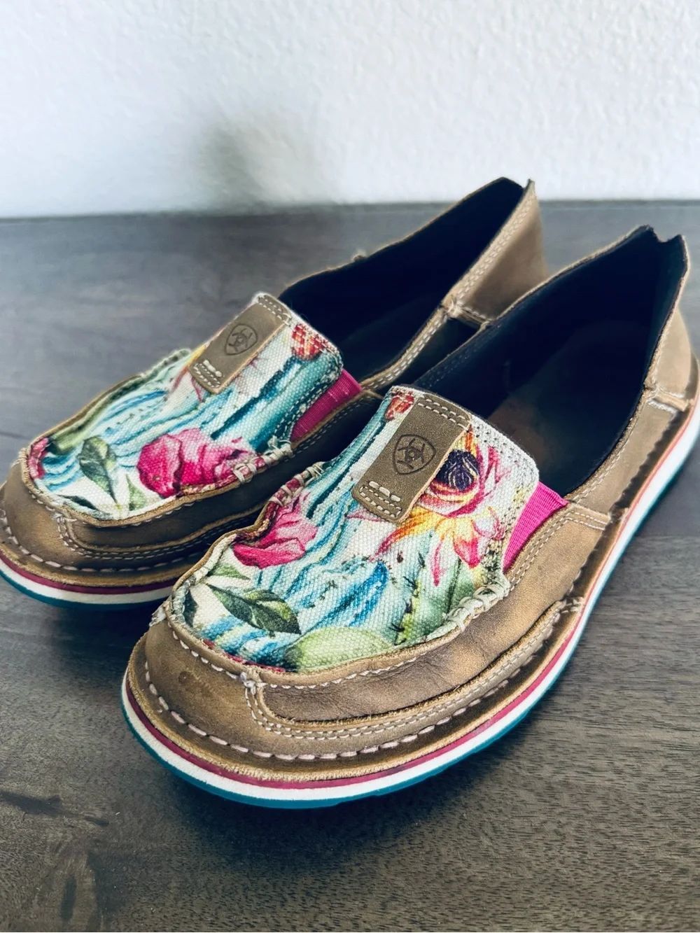 Ariat Western Floral Moccasins Shoes 7